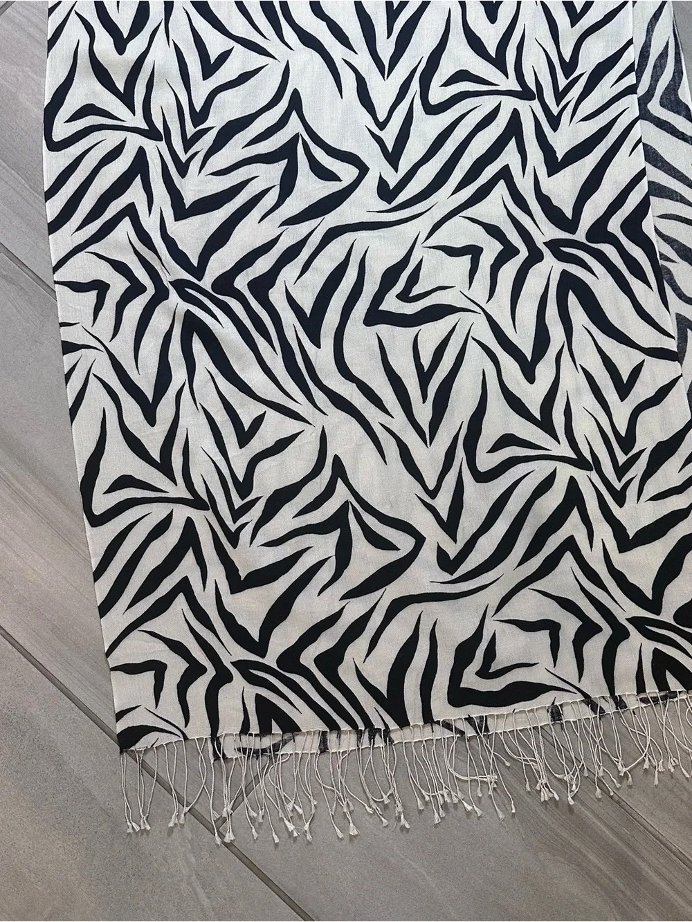 Tolani silk/pashmina Abstract Zebra Print Scarf Wrap Shawl Black Ivory Fringe